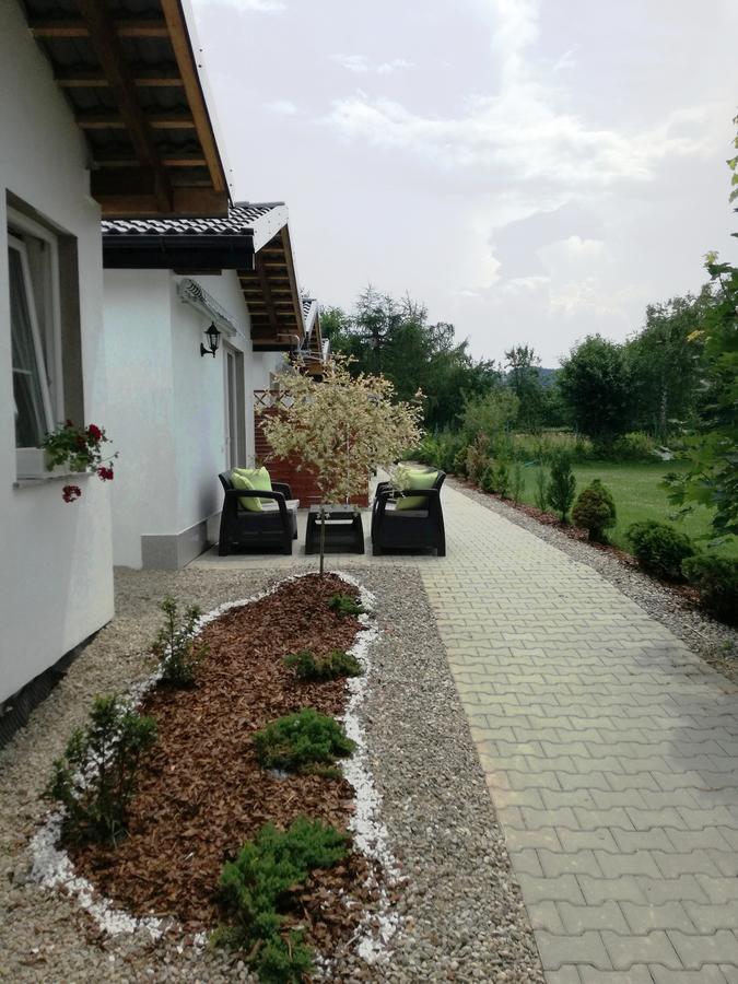 Domki Cztery Pory Roku Czchow ภายนอก รูปภาพ